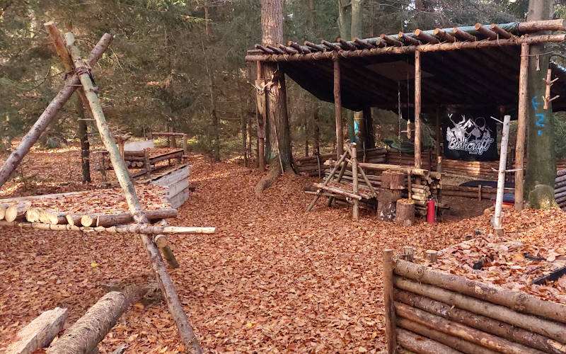 Bushcraft Wesertal - 2022 - Waldlager mit Htte und Feuerstelle