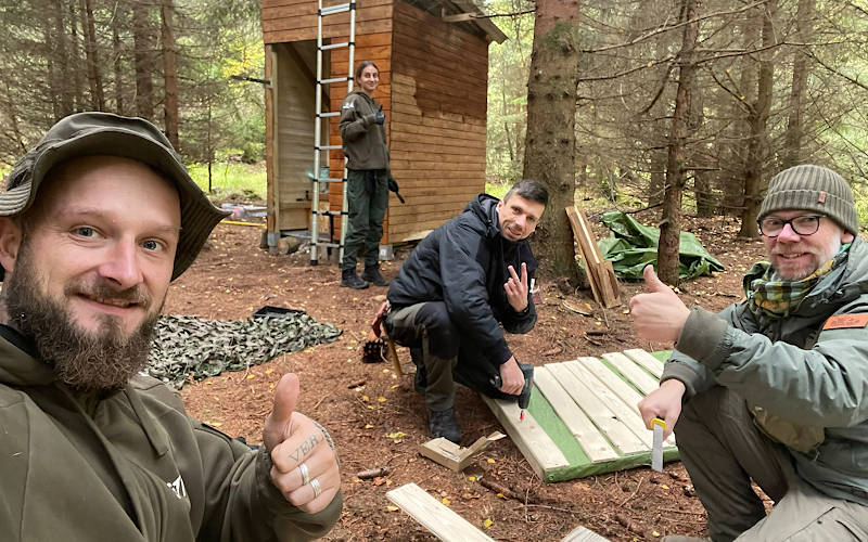 Bushcraft Wesertal - 2022 - Bushcraft-Team beim Lagerbau